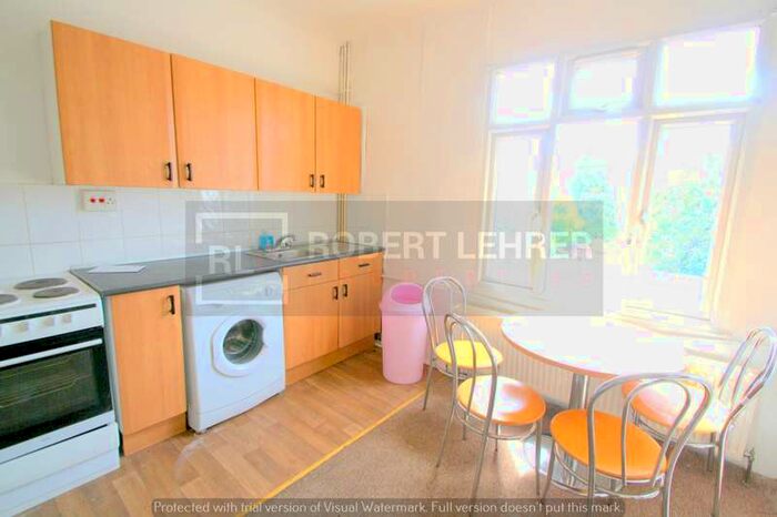 2 Bedroom Flat To Rent In Montpelier Rise, London, NW11