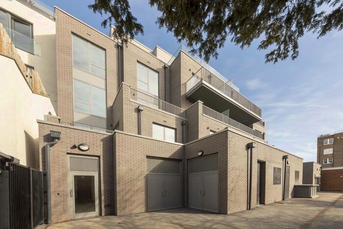 2 Bedroom Flat To Rent In Chiswick High Road, London, W4