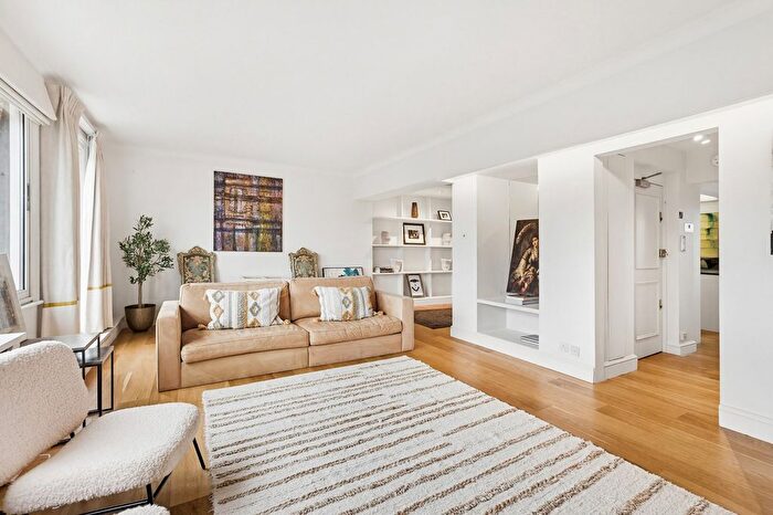 3 Bedroom Terraced House To Rent In Cadogan Square, Knightsbridge, SW1X