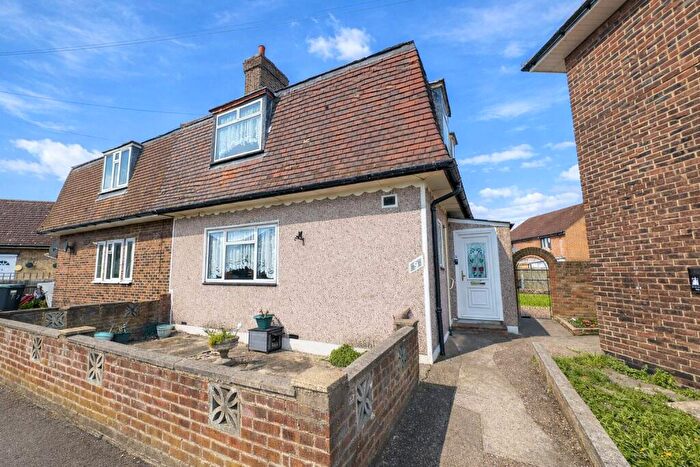 3 Bedroom Semi Detached House For Sale In Knapmill Road, London, SE6