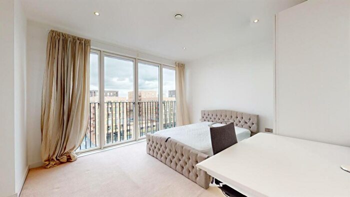 2 Bedroom Apartment To Rent In Lock Side Way, London, E16