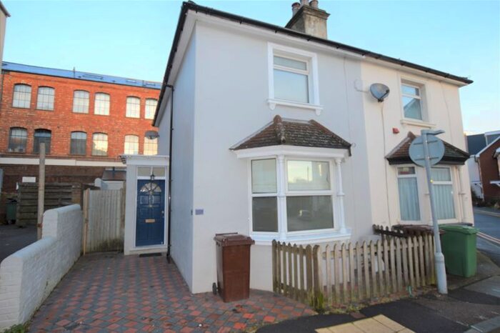 3 Bedroom Semi-Detached House To Rent In Bedroom Semi-Detached House With Parking, Belgrave Road, Tunbridge Wells, TN1