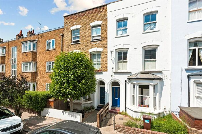2 Bedroom Apartment For Sale In Walford Road, London, N16