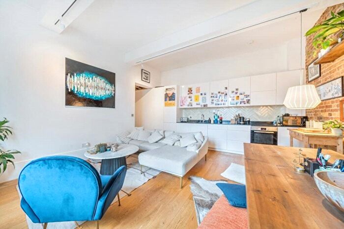 2 Bedroom Flat For Sale In Drapers Road, London, N17