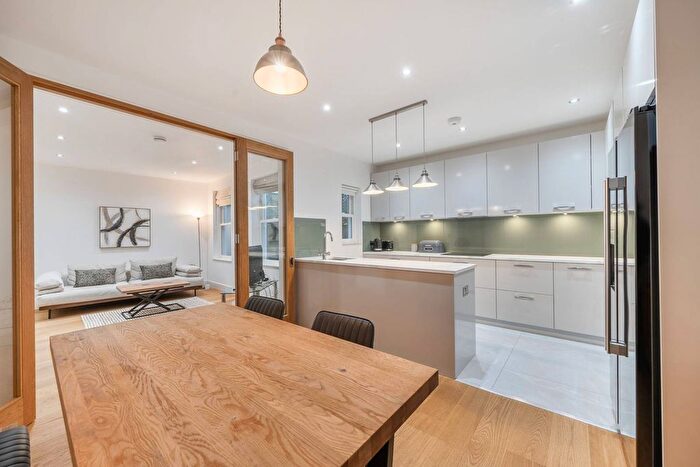 3 Bedroom Maisonette To Rent In Cornwall Gardens, South Kensington, London, SW7