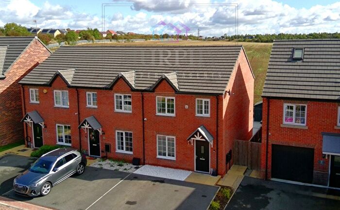 3 Bedroom End Terrace House For Sale In Castle Way, Pontefract, Yorkshire, WF8