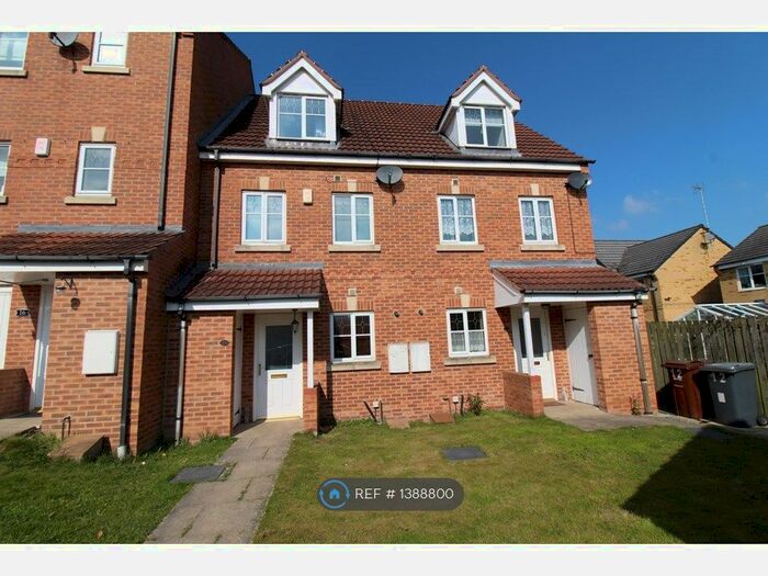 3 Bedroom Terraced House To Rent In Whyment Close, Morley, Leeds, LS27