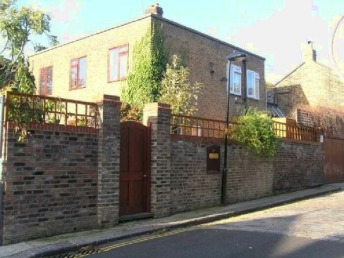 3 Bedroom Detached House To Rent In Camden Square, Camden, NW1