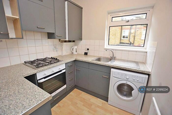 1 Bedroom Flat To Rent In Stevenson House, London, SW11