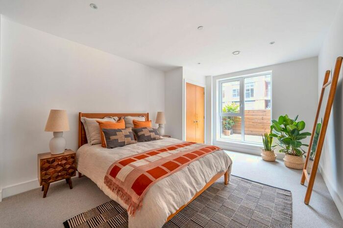 2 Bedroom Flat To Rent In Talisker House, Acton, London, W3