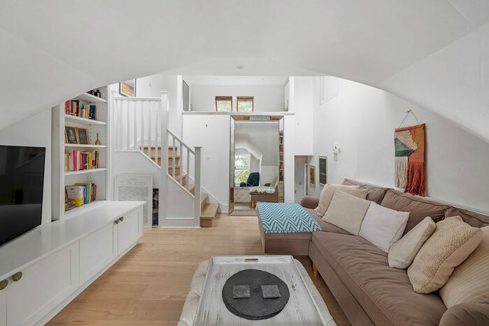 1 Bedroom Flat To Rent In Crockerton Road, London, SW17