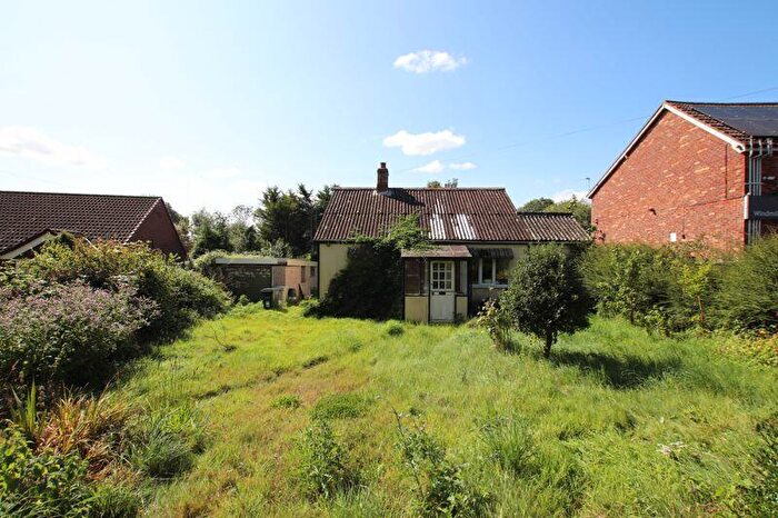 2 Bedroom Bungalow For Sale In Main Road, Saltfleet, LN11