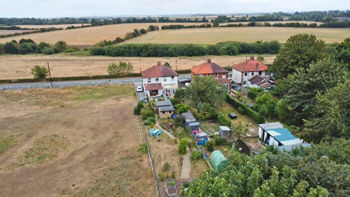 3 Bedroom Semi-Detached House For Sale In Leas Lane, Seaton, HU11