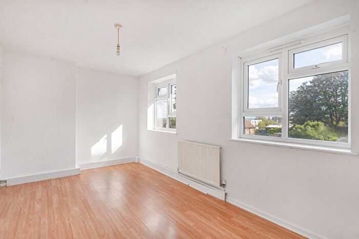 2 Bedroom Flat For Sale In Greystead Road, London, SE23