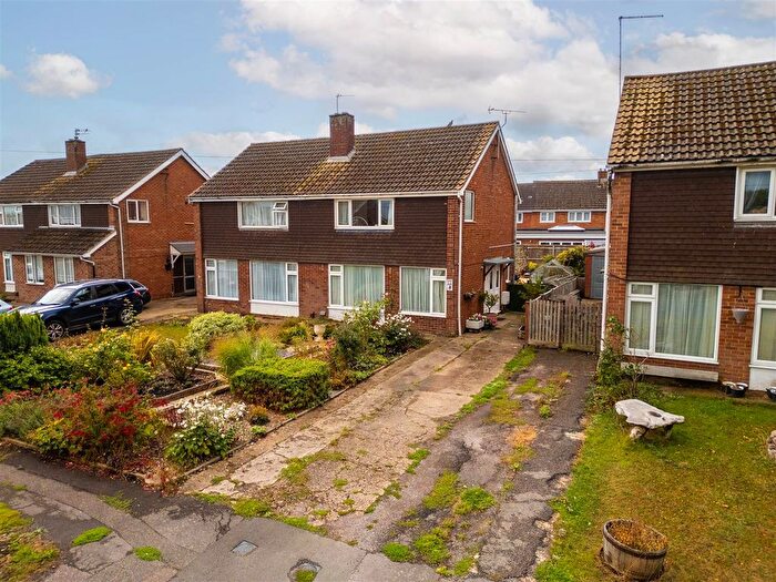 3 Bedroom Semi-Detached House For Sale In Greetham Road, Aylesbury, HP21