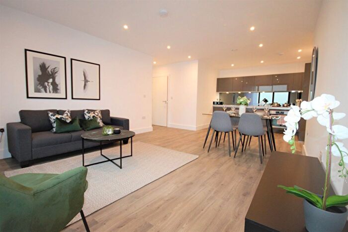 2 Bedroom Flat For Sale In Sandown House, High Street, Staines-Upon-Thames, TW18