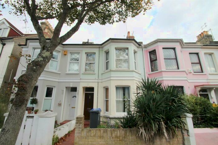 1 Bedroom Flat To Rent In Ashdown Road, Worthing, BN11