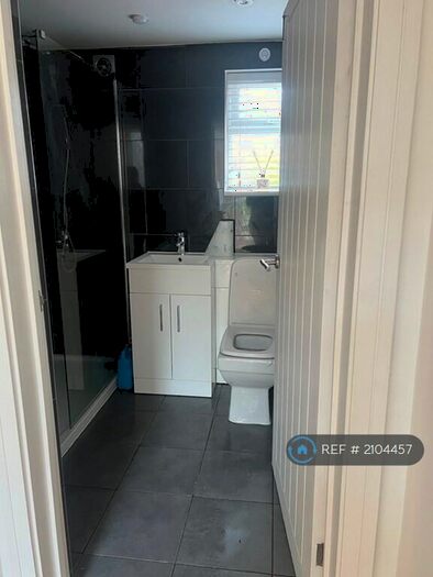 3 Bedroom Semi-Detached House To Rent In Mounthurst Road, Bromley, BR2