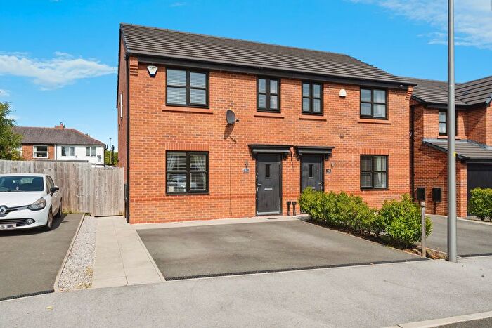 3 Bedroom Semi-Detached House For Sale In Yew Tree Close, Leigh, Lancashire, WN7