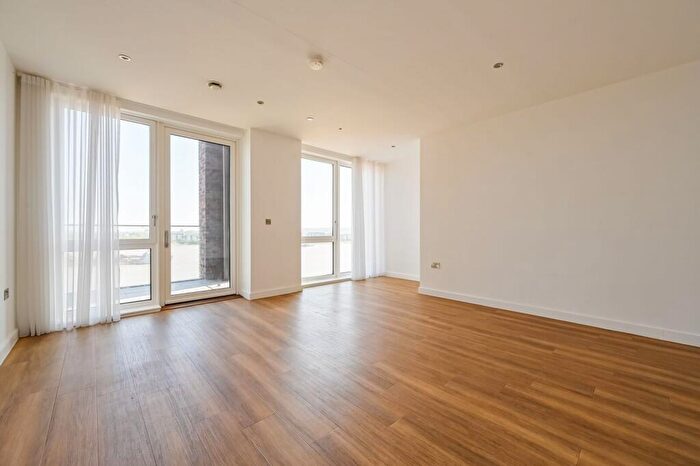 3 Bedroom Flat For Sale In Hamme Building, , Docklands, London, E16