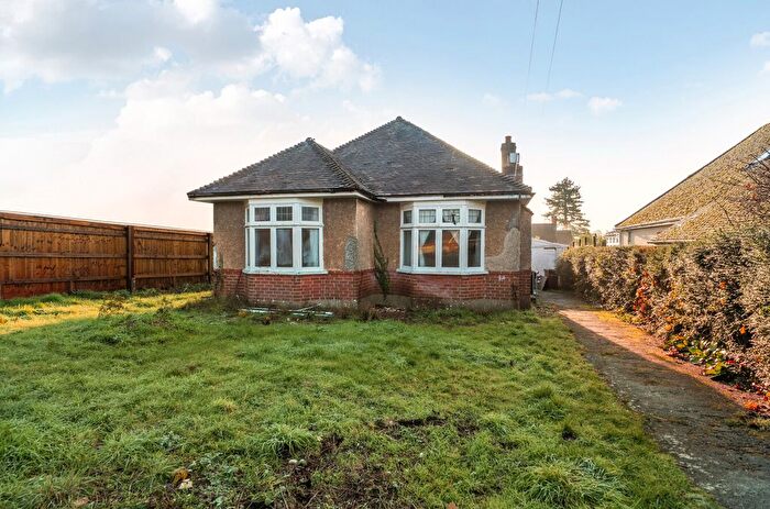 2 Bedroom Bungalow For Sale In Uplands Road, Winchester, Hampshire, SO22