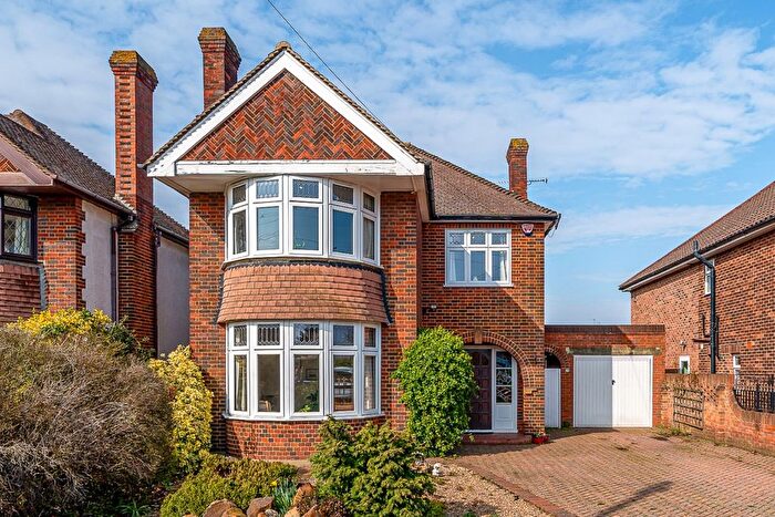 3 Bedroom Detached House For Sale In Shepherds Lane, Dartford, Kent, DA1