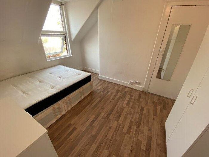 1 Bedroom Flat To Rent In Walm Lane, NW2