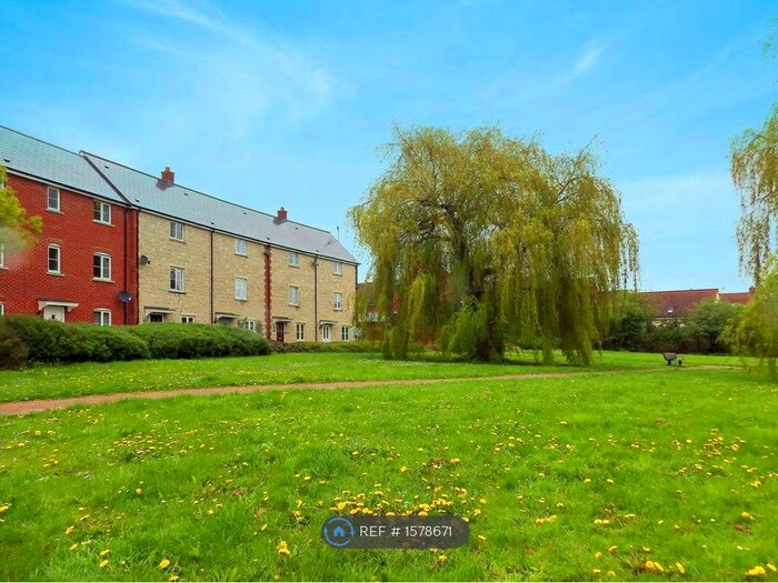 3 Bedroom End Of Terrace House To Rent In Rysy Court, Swindon, SN25