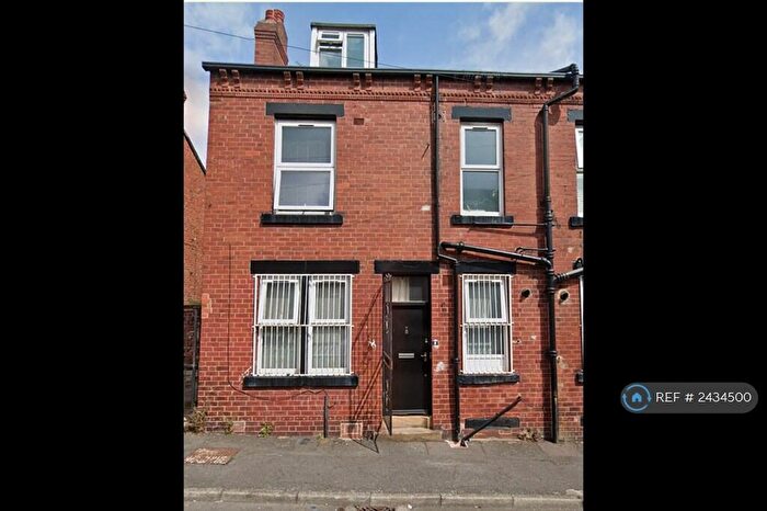 4 Bedroom Terraced House To Rent In Brompton Row, Leeds, LS11