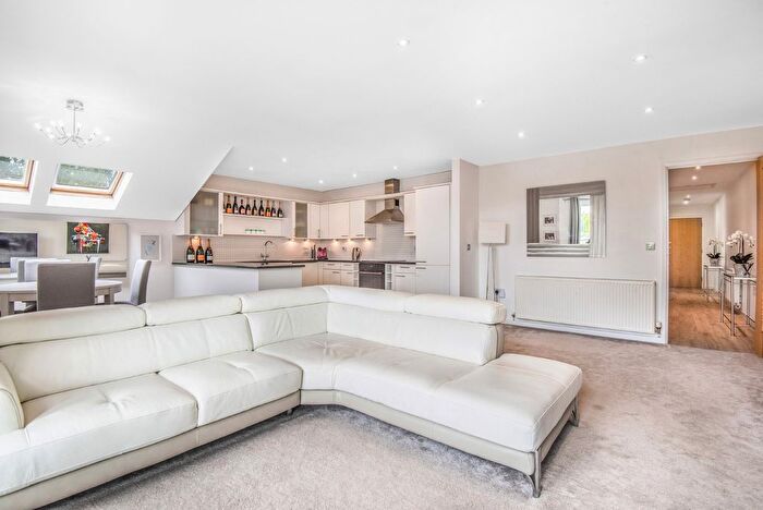 2 Bedroom Flat To Rent In Meadowcourt Road, Blackheath, London, SE3