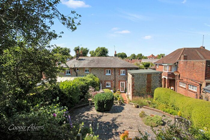 3 Bedroom Cottage For Sale In The Square, Angmering, BN16