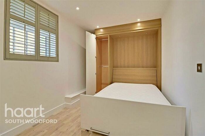 Flat To Rent In Glebelands Court, South Woodford, E18