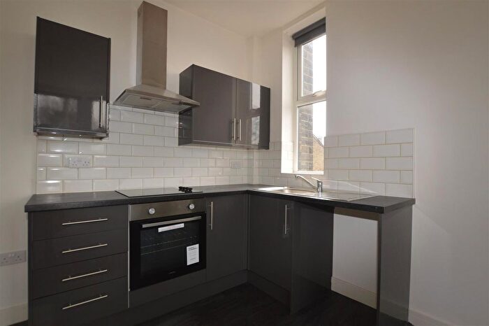 2 Bedroom Flat To Rent In Toller Lane, Bradford, West Yorkshire, BD9