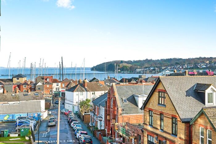 2 Bedroom Apartment To Rent In Raleigh House, Cowes, PO31