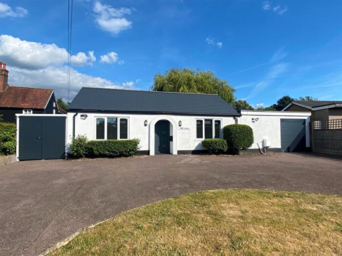 3 Bedroom Detached Bungalow For Sale In Sleapshyde, Smallford, St. Albans, AL4