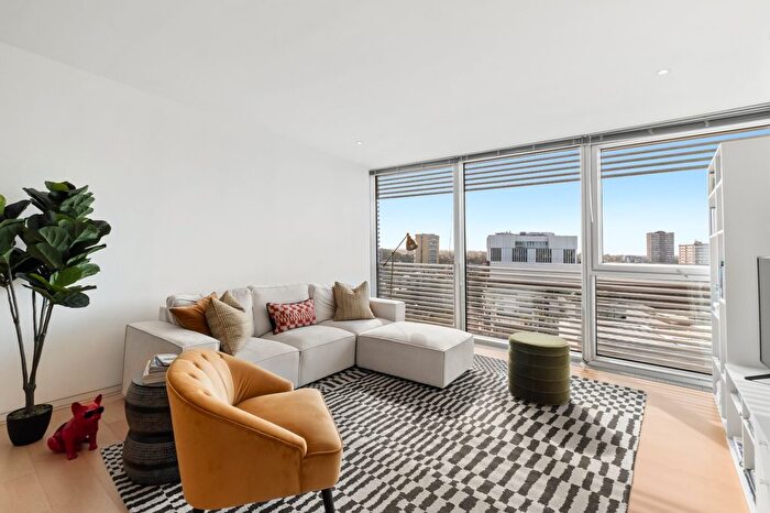 2 Bedroom Flat To Rent In Albion Riverside, Hester Road, SW11