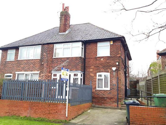 2 Bedroom Flat To Rent In Roman Avenue, Leeds, LS8