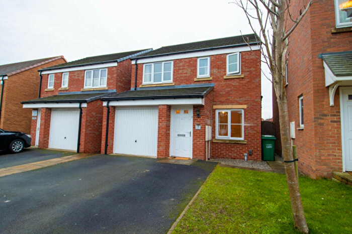 3 Bedroom Detached House To Rent In Swarcliffe Avenue, West Yorkshire, LS14