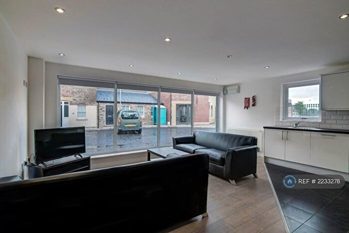 7 Bedroom Flat To Rent In Stonemasons Close, Liverpool, L7