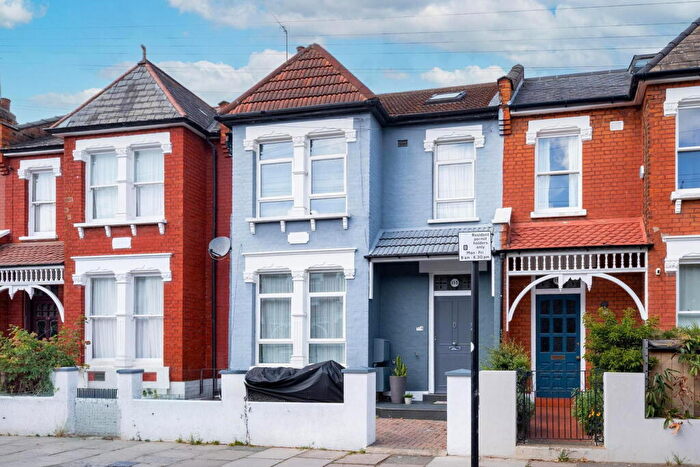 2 Bedroom Flat For Sale In Boundary Road, London, N22