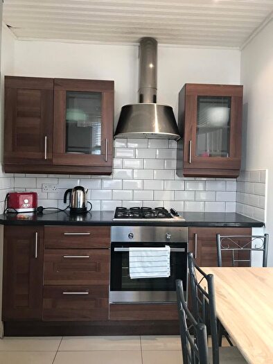 2 Bedroom Flat To Rent In Clifton Road, Ilford, Essex, IG2