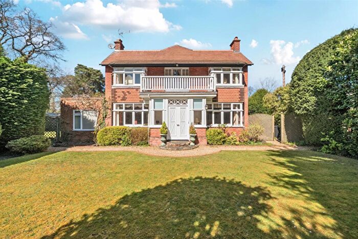 4 Bedroom Detached House For Sale In Heatherdene Avenue, Crowthorne, Berkshire, RG45