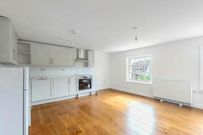 1 Bedroom Flat To Rent In Market Place, Wokingham, RG40