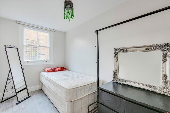 2 Bedroom Flat To Rent In Clapham Common South Side, Clapham Common, SW4