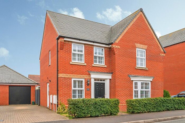 4 Bedroom Detached House For Sale In Buckenham Road, Aylsham, Norwich, NR11