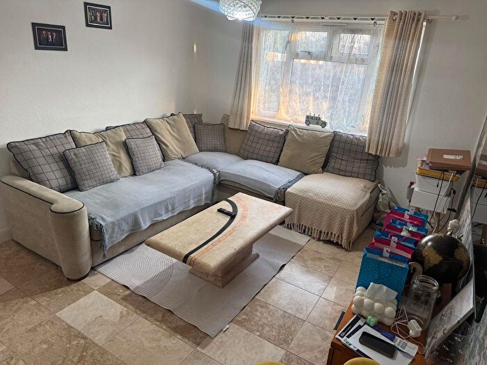 2 Bedroom Flat To Rent In Wright Road, Hounslow, TW5