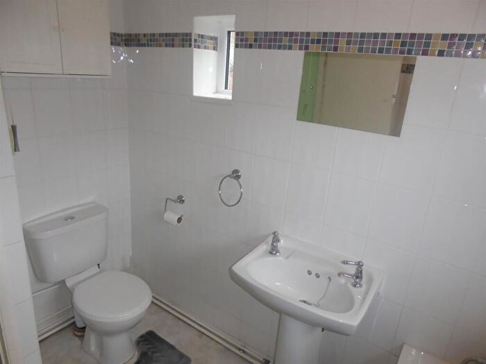 2 Bedroom Terraced House To Rent In Connaught Street, Kettering, Northants, NN16