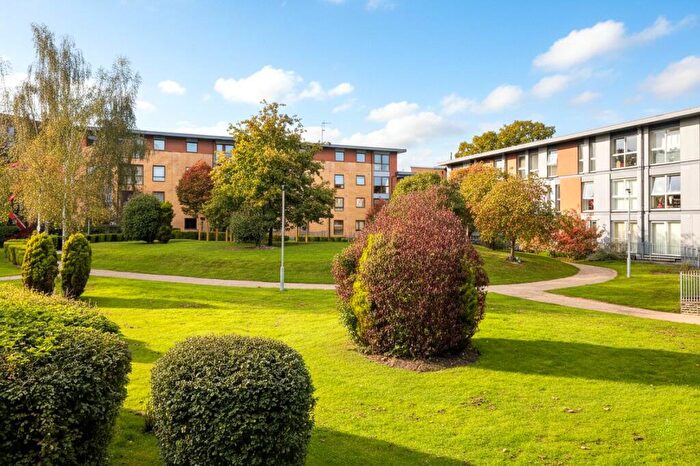 2 Bedroom Apartment To Rent In Commonwealth Drive, Three Bridges, Crawley, West Sussex, RH10