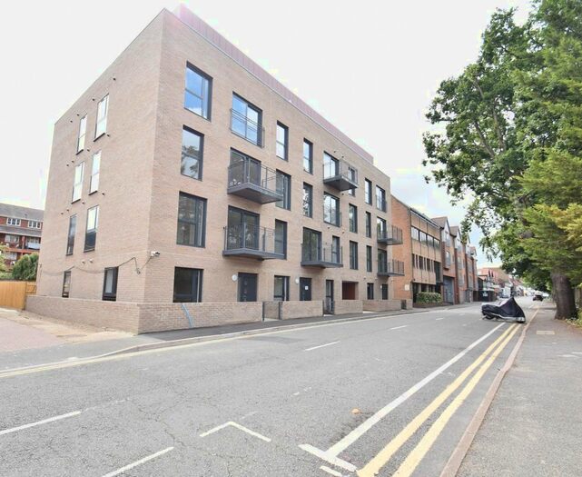 1 Bedroom Flat To Rent In - Oak End Way, - Oak End Way, Gerrards Cross, SL9