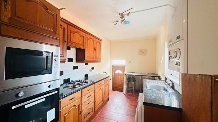 2 Bedroom Flat To Rent In Camborne Grove, Gateshead, NE8